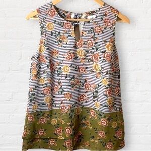 𝅺CABI sleeveless blouse. Ties in back and fully lined. Lightweight fabric.